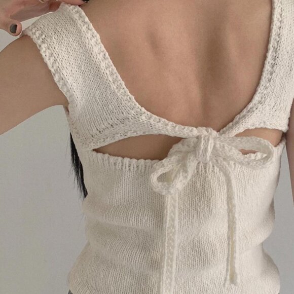 Beige Knitted Crop Top With Back tie - Picture 4 of 7